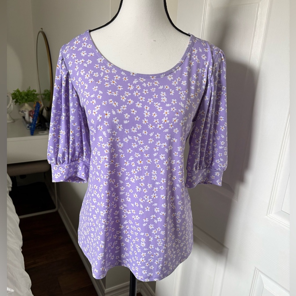 🌷CeCe Lilac Floral Puff Sleeve Top Medium 3/$30